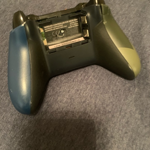 Xbox One Controller - Picture 3 of 3